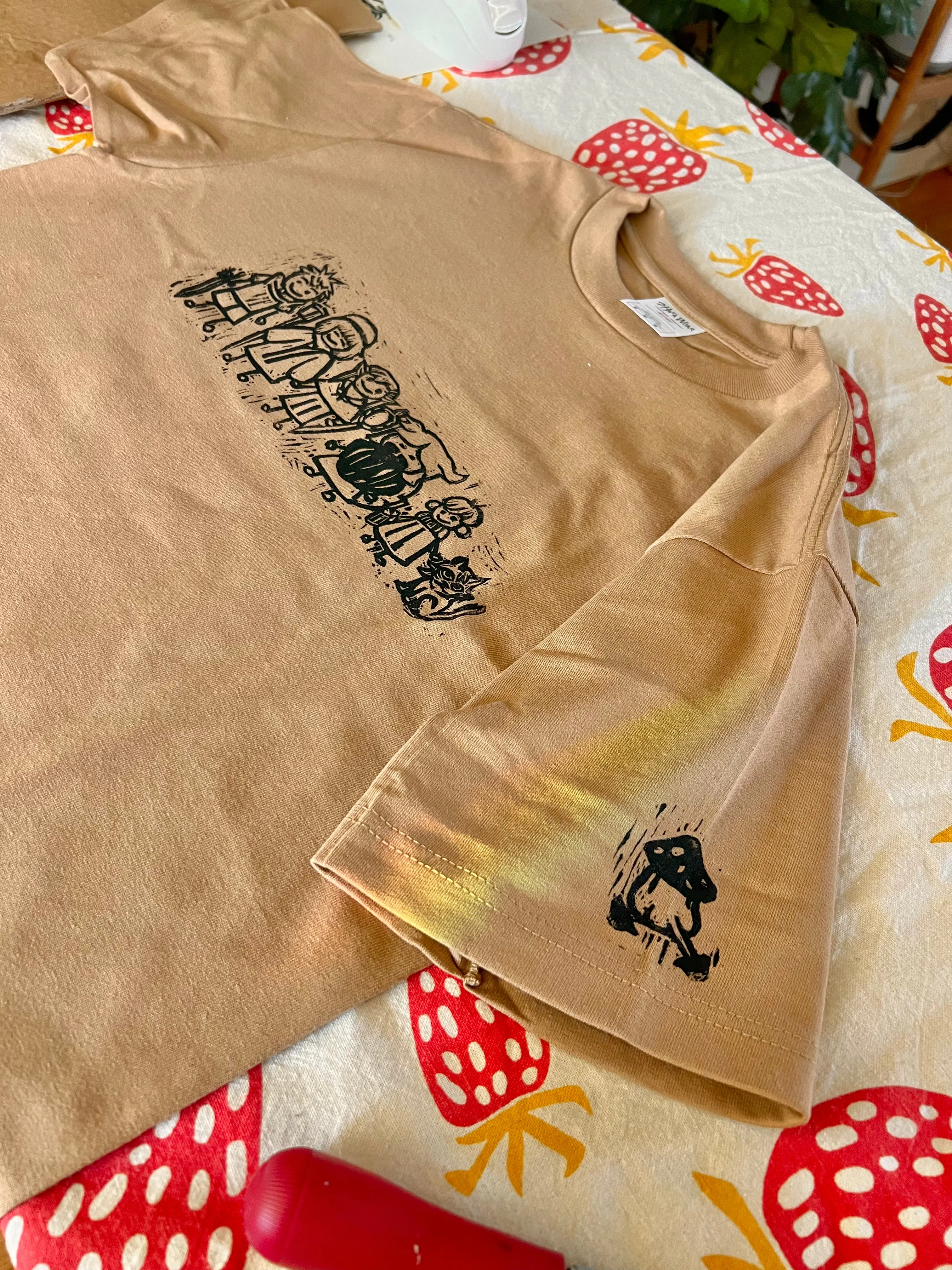Dungeon Meshi Family Block Print T-Shirt!